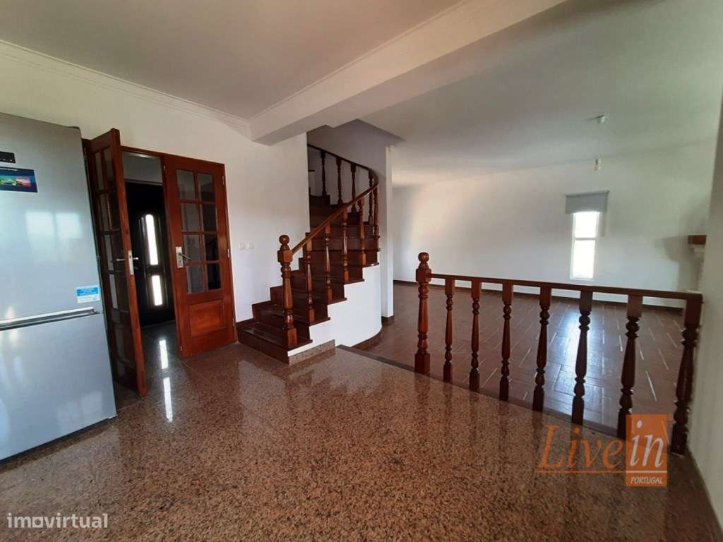 Moradia T3 com Logradouro na Carvoeira - Grande imagem: 4/28