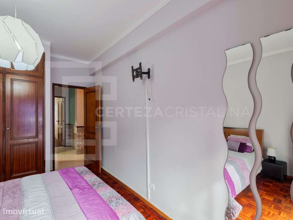 Apartamento T2 com varandas na Baixa da Banheira-13