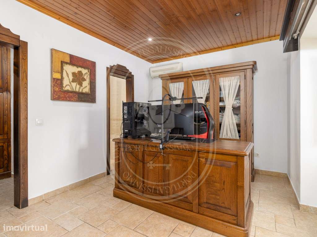 Moradia de Luxo T4+2, Remodelada, Mobilada, Piscina, Salão de Jogos...-13