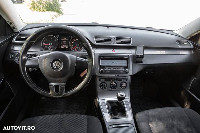 Volkswagen Passat - 32