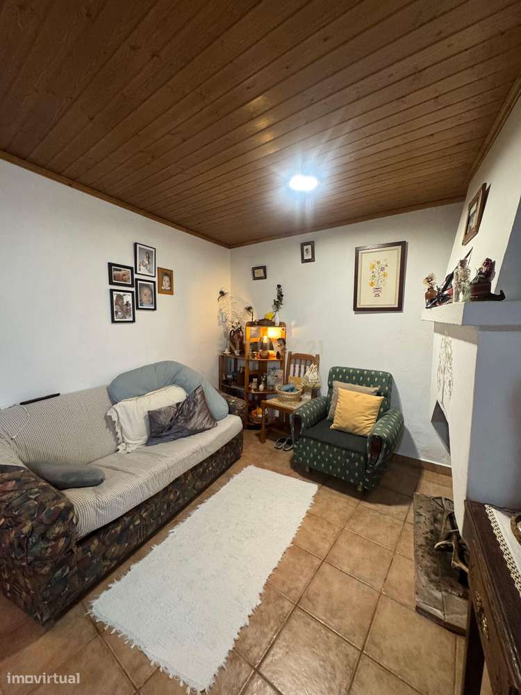 Moradia T6 com quintal e palheiro em Monforte da Beira — Espaço, charm-19