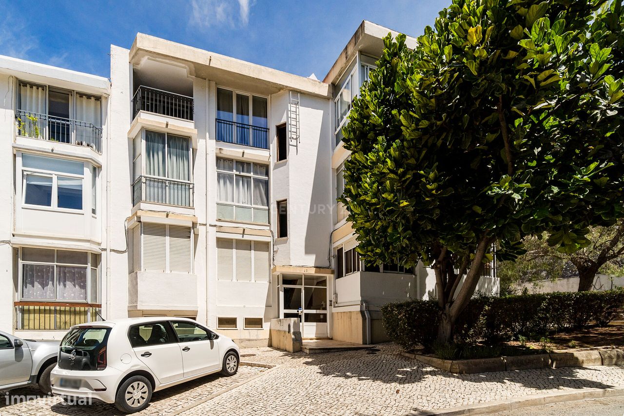 Apartamento T2 na Rua Atílio Santini no Bº Assunção com garagem de 80m
