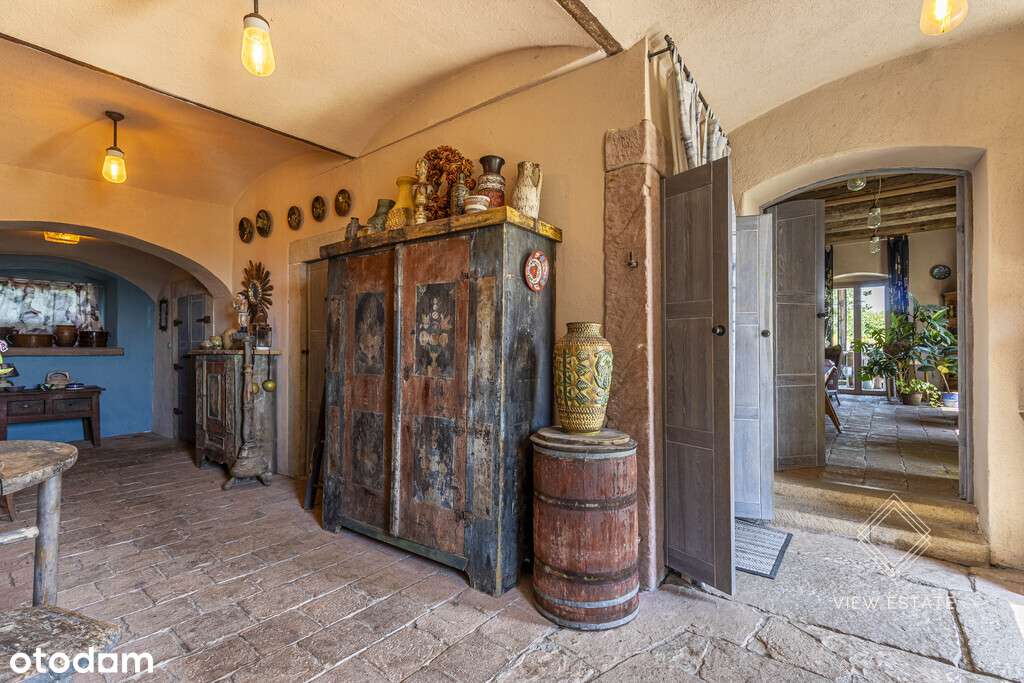 Wyjątkowy artystyczny dom na wzgórzu z pensjonatem-2