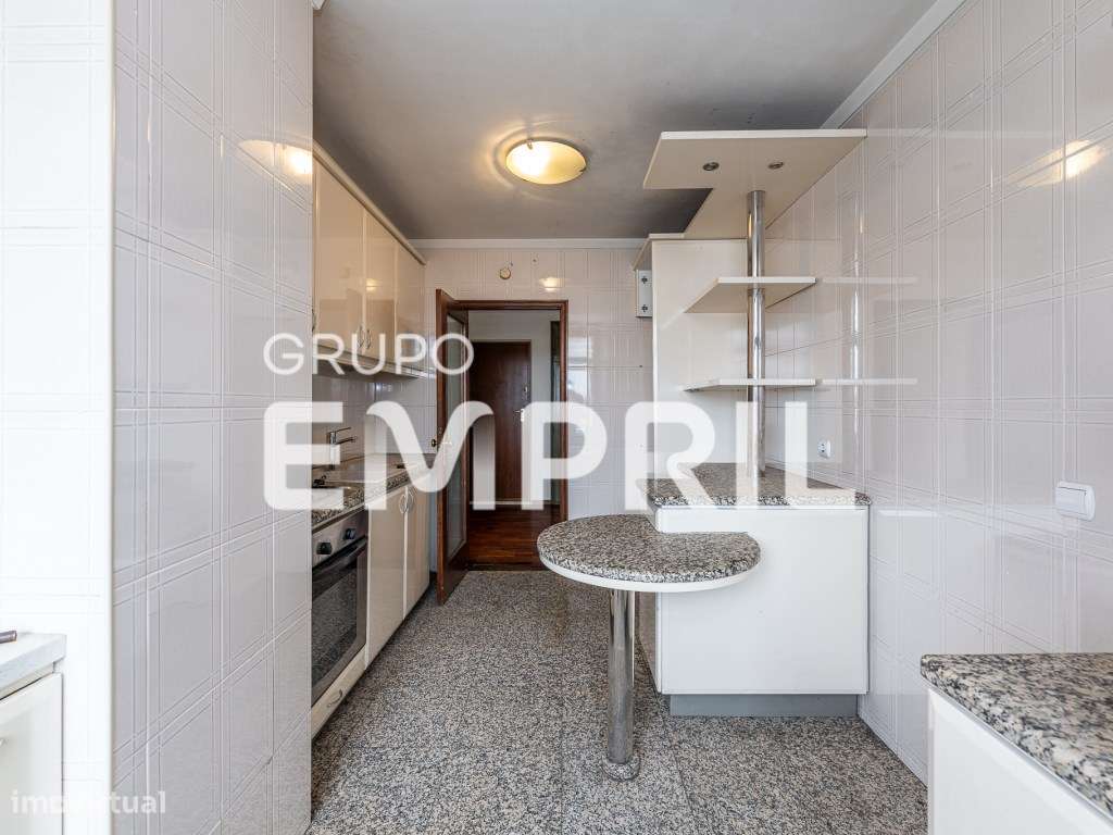 T3+1 C/ Terraço e aproveitamento de sotão ao Centro de Gaia - Grande imagem: 5/48