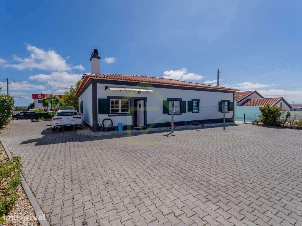 Quintinha com piscina inserida em terreno com 2950 m2-52