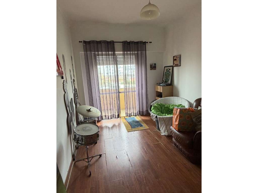 Espetacular apartamento T2 com varanda junto ao Hospital dos Lusiadas.-21