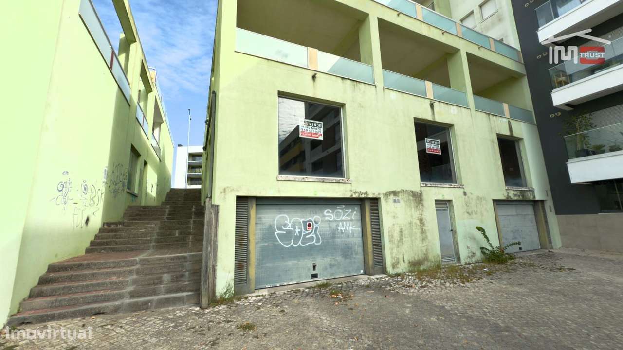 Loja 160m2 Camarate - Espaço Disponível a todas as Actividades Come...-33