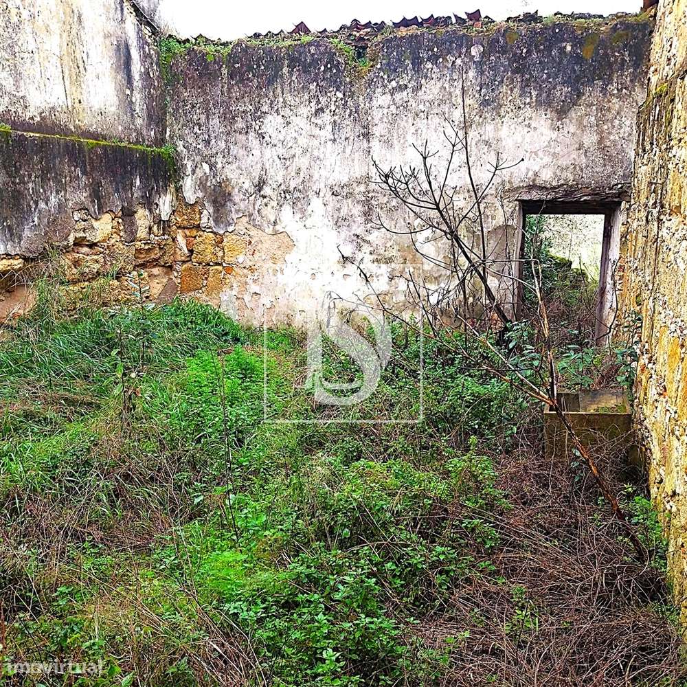 Moradia para Restaurar T4 Venda em Torres Novas (São Pedro), Lapas e R-7