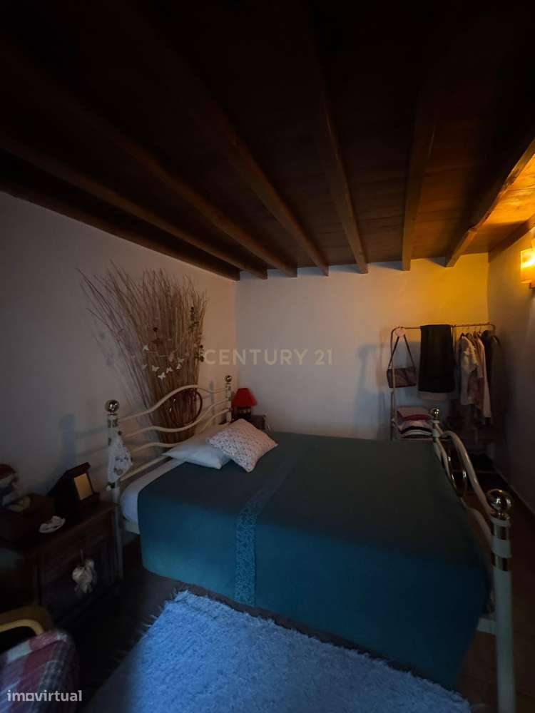 Moradia T6 com quintal e palheiro em Monforte da Beira — Espaço, charm-23