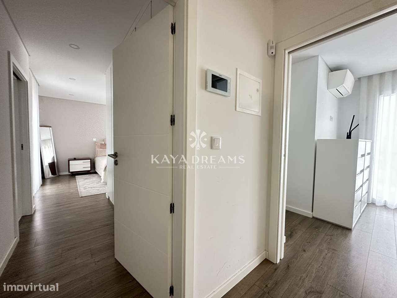 Moradia Semi Nova T4 de Luxo em Famões, a um Passo de Lisboa-14