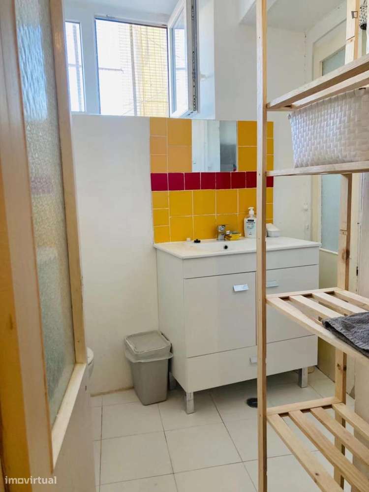 Quarto - localizado em Santos Lisbon - Grande imagem: 4/10