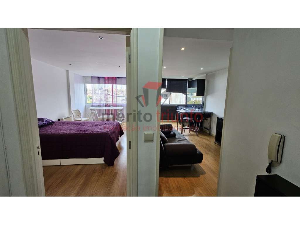 Oferta da Escritura e Registo- Ap. T1 com vista para a cidade - PORTO-11