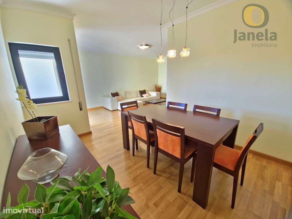 T2 grande com muita luz, duas varandas e boa localização em Faro-5