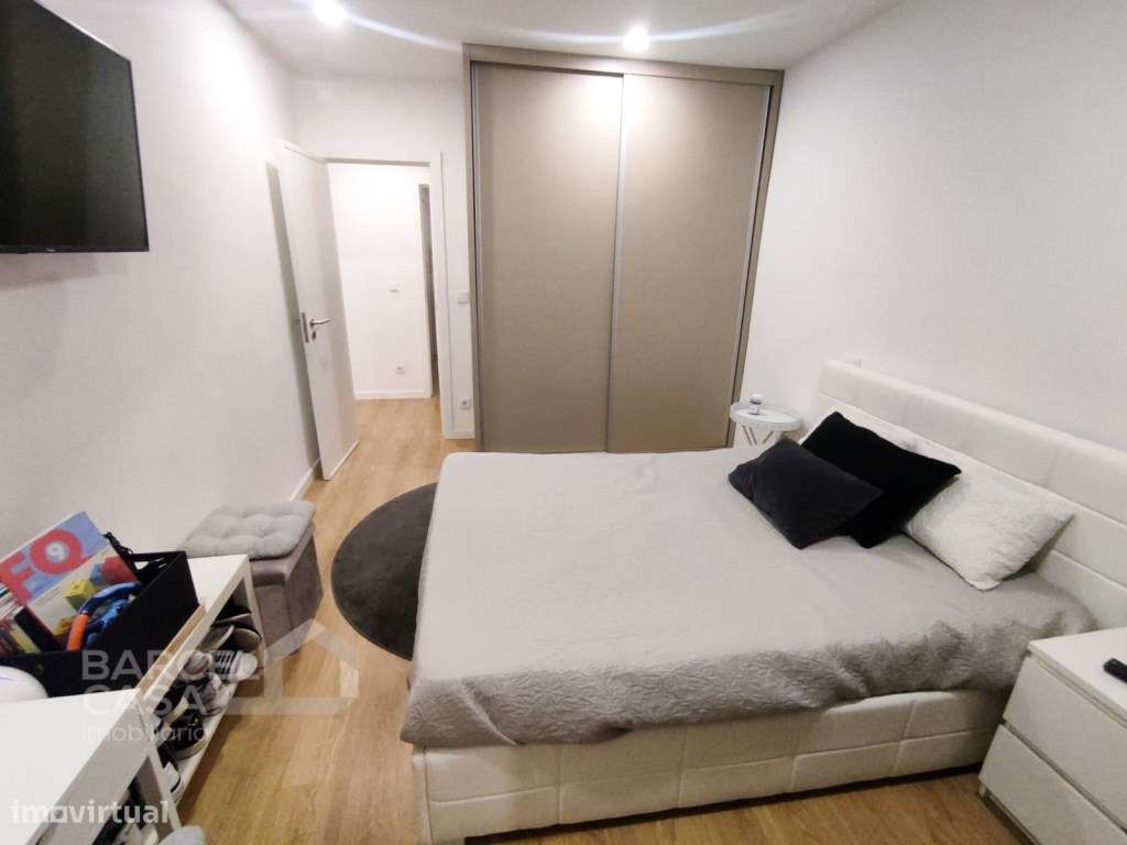 T3 Totalmente Renovado, Equipado e com Varanda, à Entrada da Cidade...-15