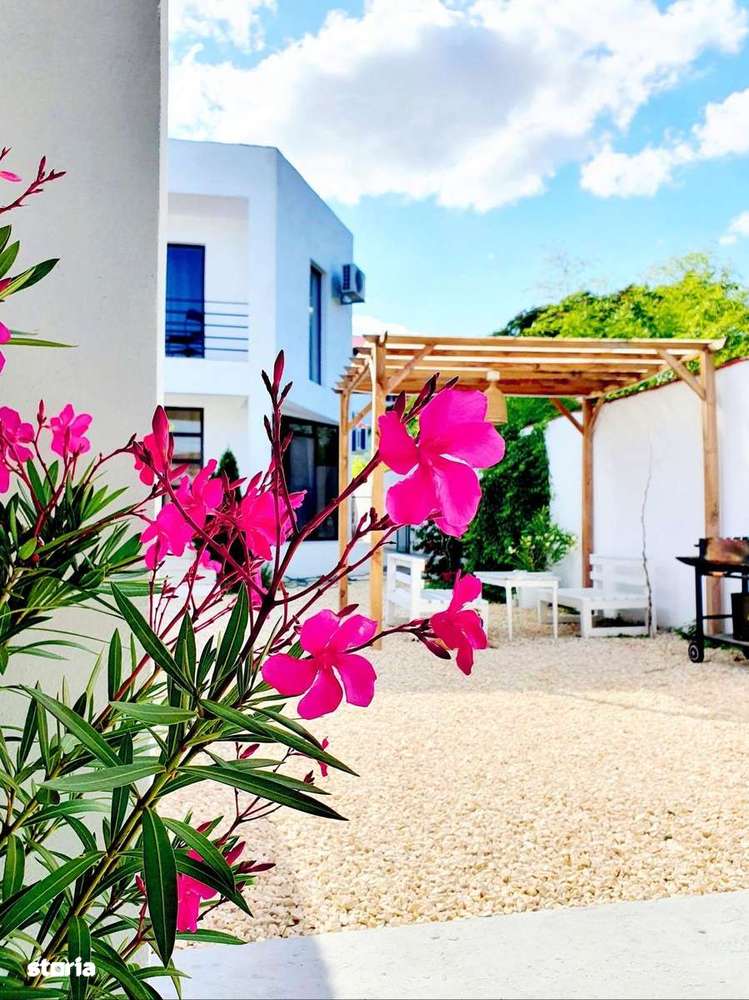 Vilă în Zona Centrală Costinești - Imagine principală: 5/18