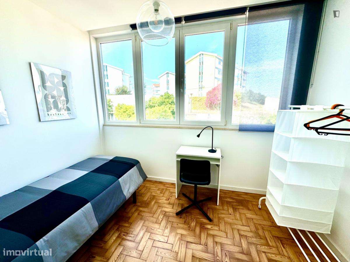 Quarto - localizado em Norton de Matos Coimbra - Grande imagem: 5/7