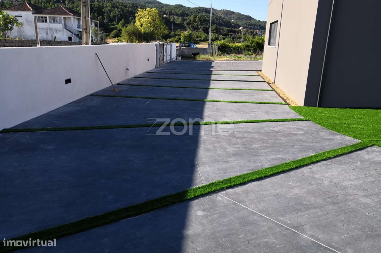 Moradia Térrea V3 com Piscina, Garagem e Terreno de 1.990 m² – Bust...-34