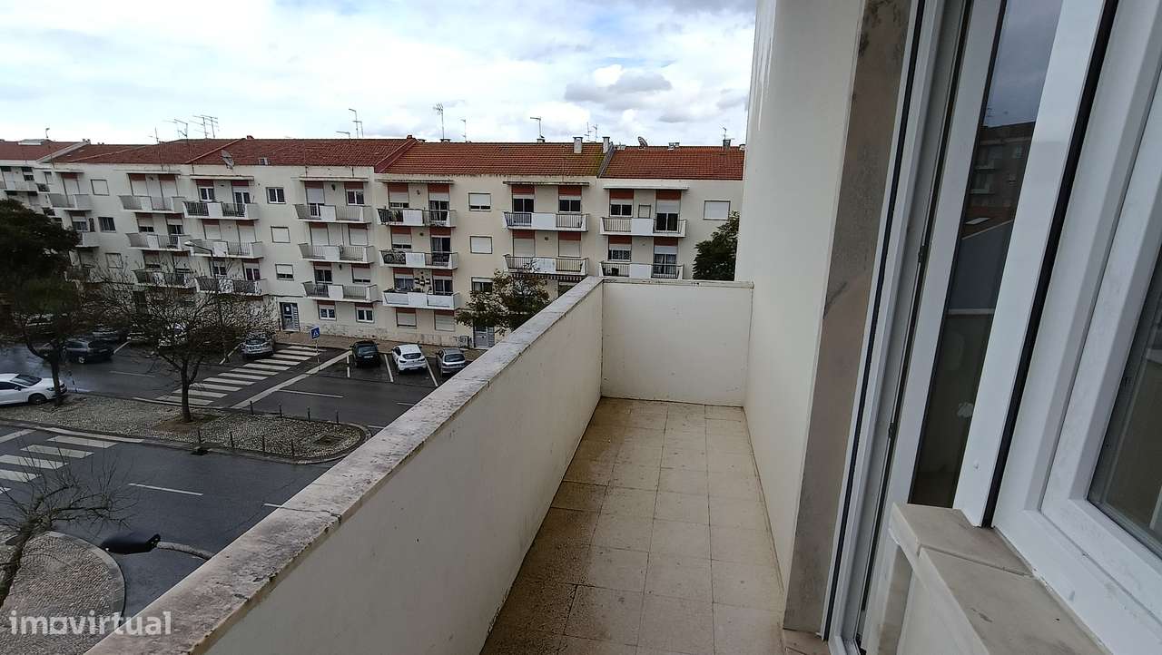 T3 c/ 3 frentes, localizado no Montijo, c/ 3 varandas - remodelado-14