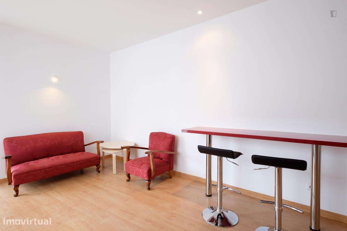 Estúdio - localizado em Baixa Coimbra - Grande imagem: 5/10