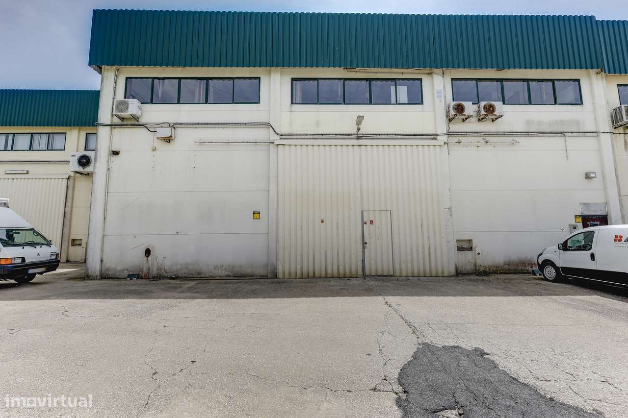 Armazém de 636 m² no Parque Industrial da Granja-18