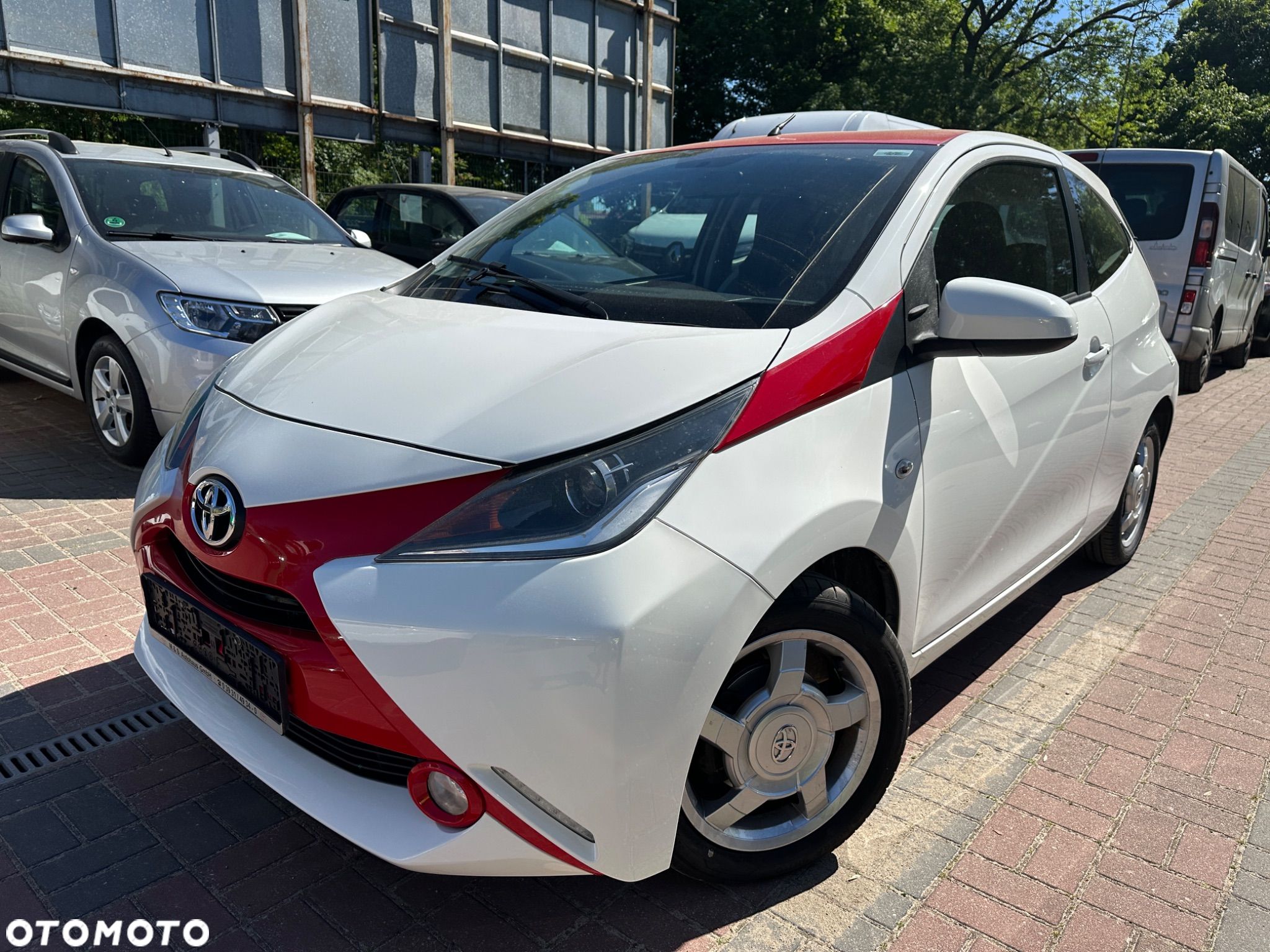 Toyota Aygo x-play connect - 1