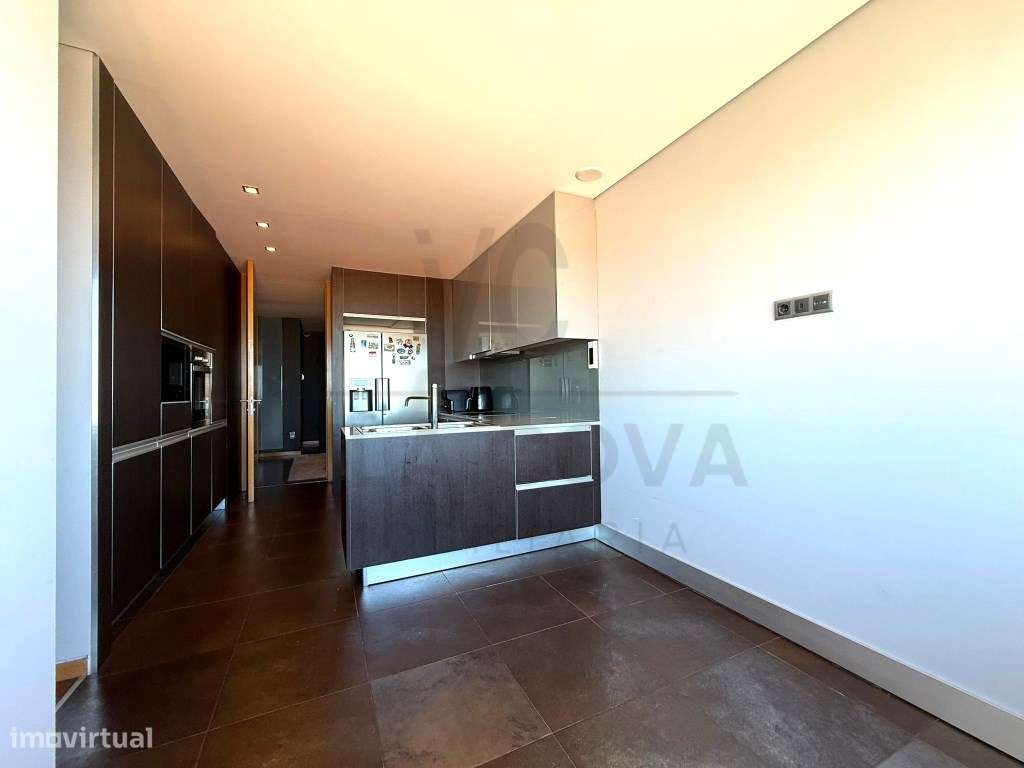 Apartamento T4 com terraço (200m²) e garagem garagem fechada para 2... - Grande imagem: 4/22