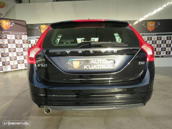 Volvo V60 2.0 D2 Momentum Geartronic - 9