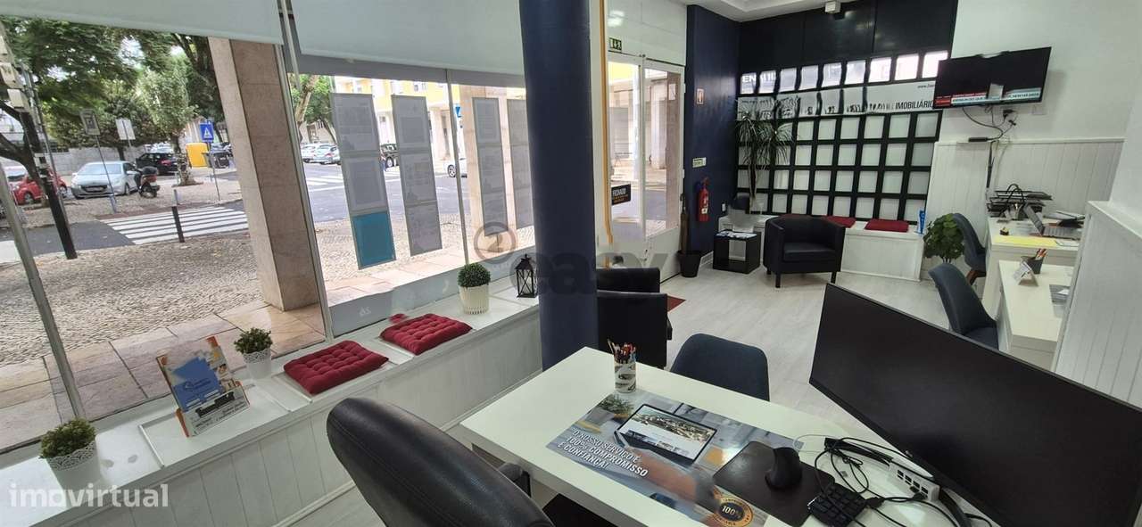 Loja com 66m2 na Venteira junto Igreja-5