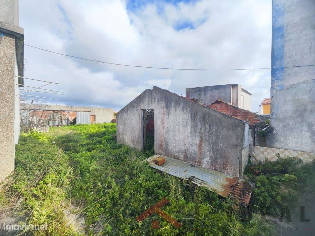 Conjunto de Moradias e Anexos com Vista de Mar-12