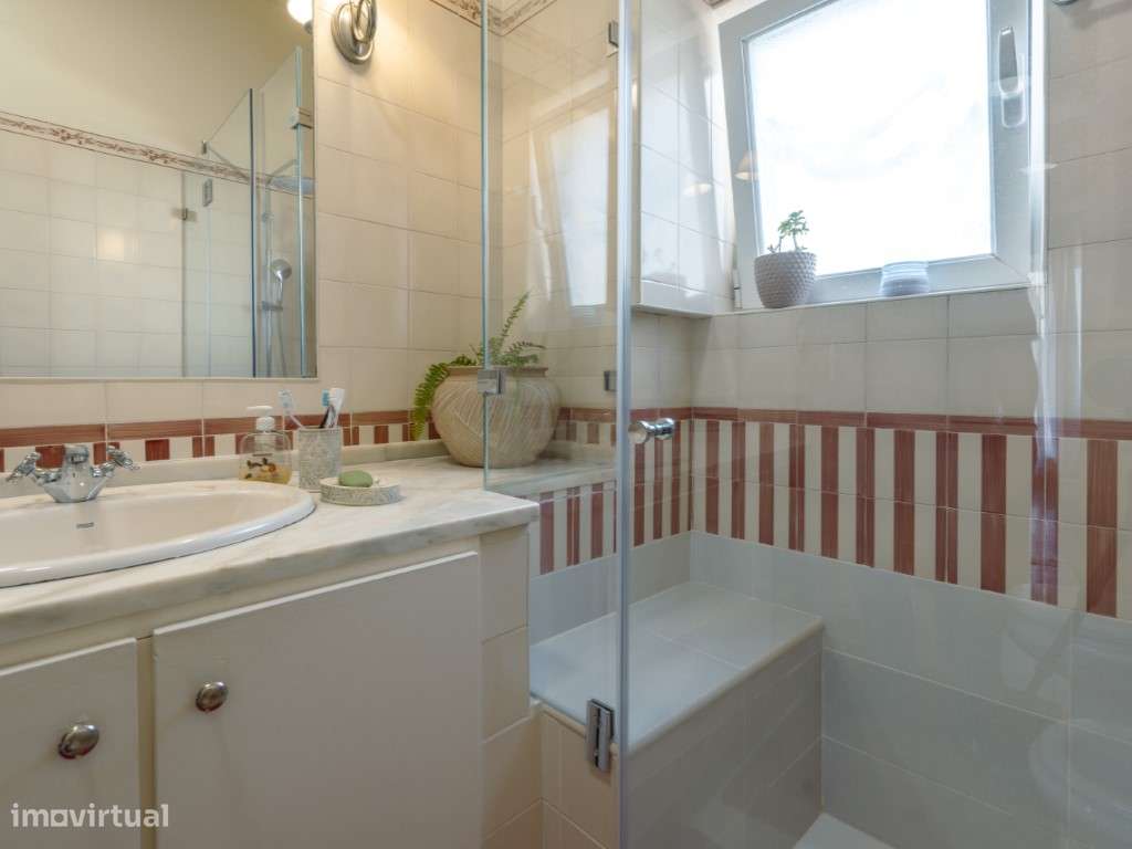 Apartamento T4 Duplex na Parede-25