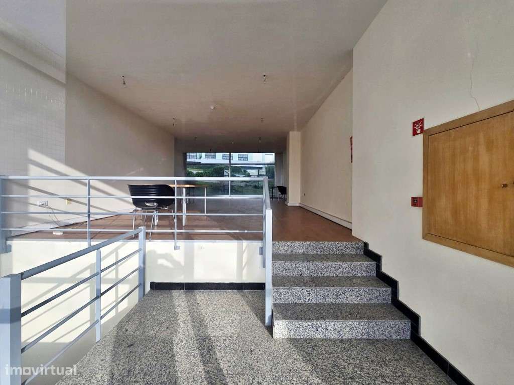 Lojas no centro do Castêlo da Maia - Grande imagem: 5/13