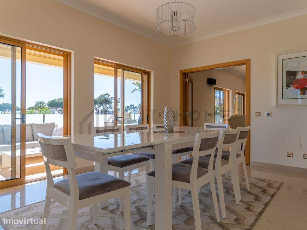Moradia T5 contemporânea com Piscina e vista Mar na Galé em Albufeira-8