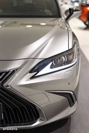 Lexus ES - 9