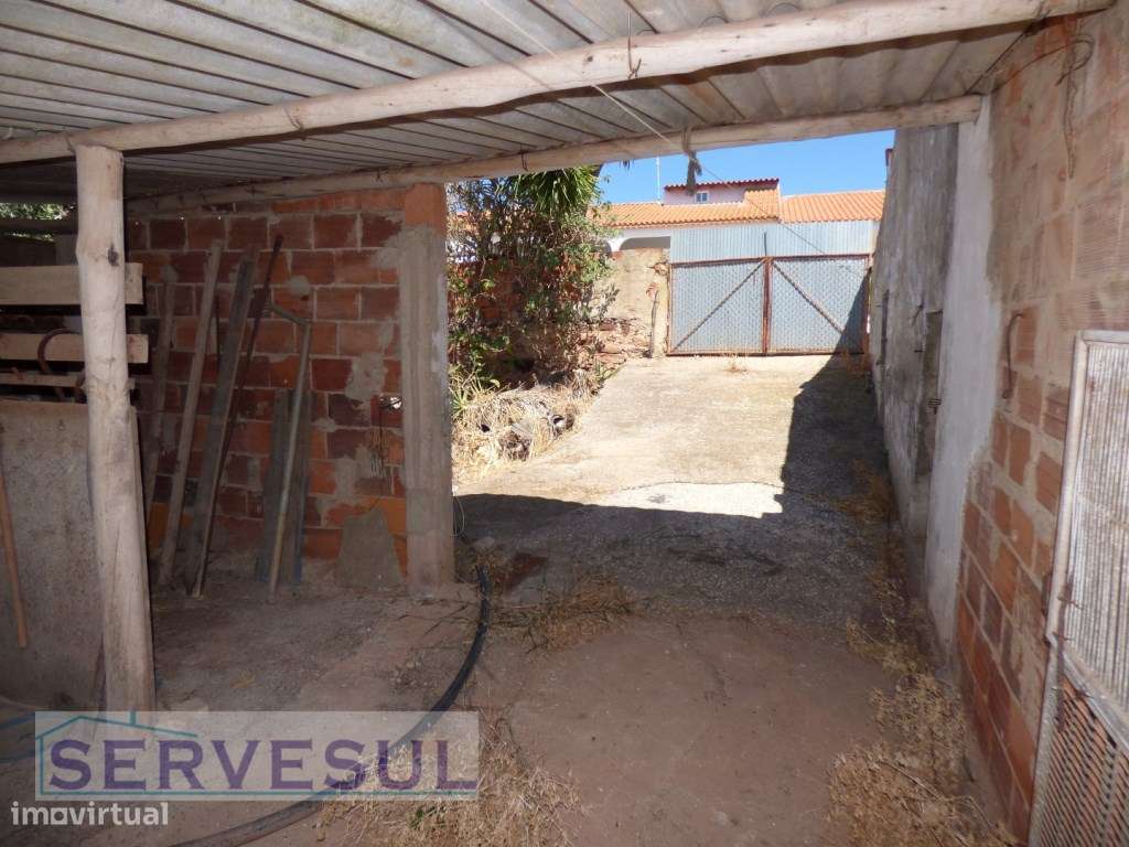 Lote de terreno com 3150 m2, em zona urbana e com um Armazém para r... - Grande imagem: 4/19