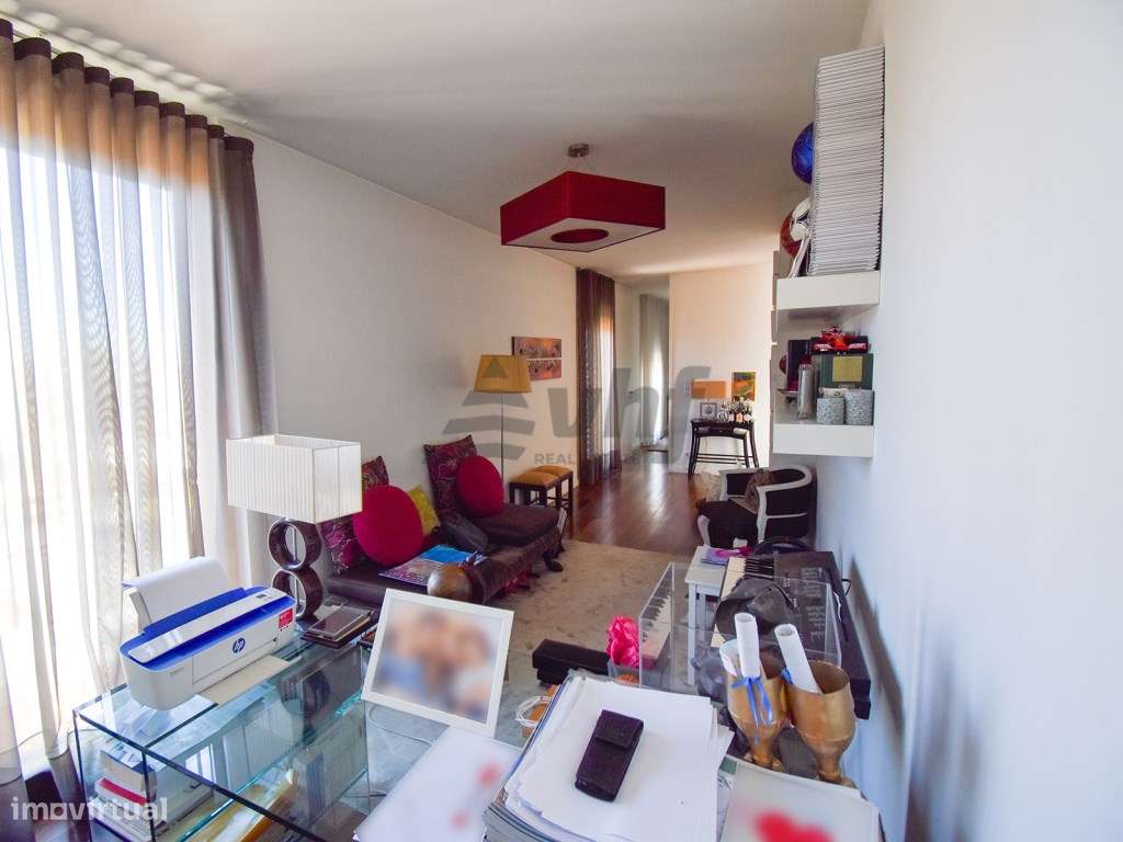 Apartamento T5 localizado no condomínio Jardim das Camélias - Gaia/...-9