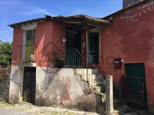 Casa com Terreno em Vilarinho de Cotas, Douro