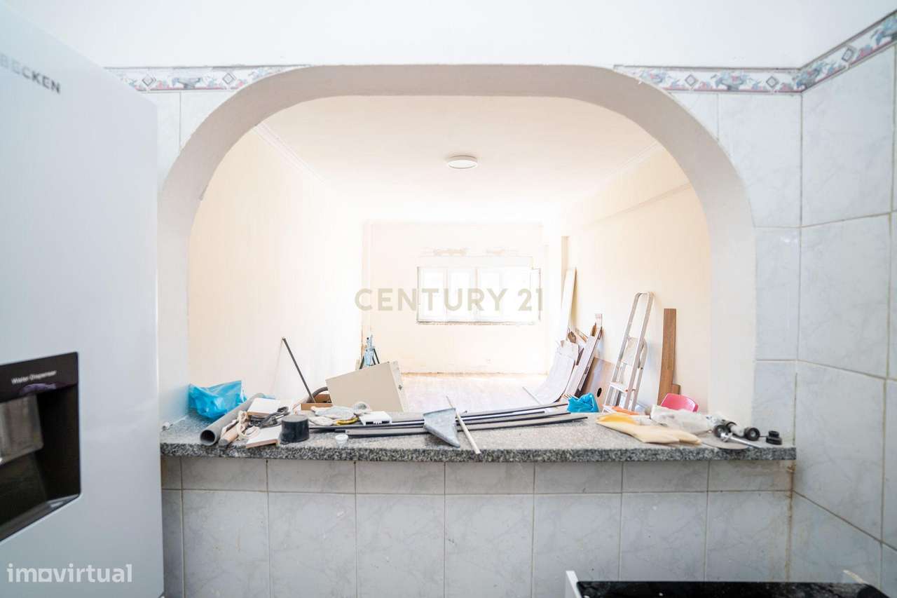 Apartamento T2 em remodelação | Casal de São Brás | Amadora-19