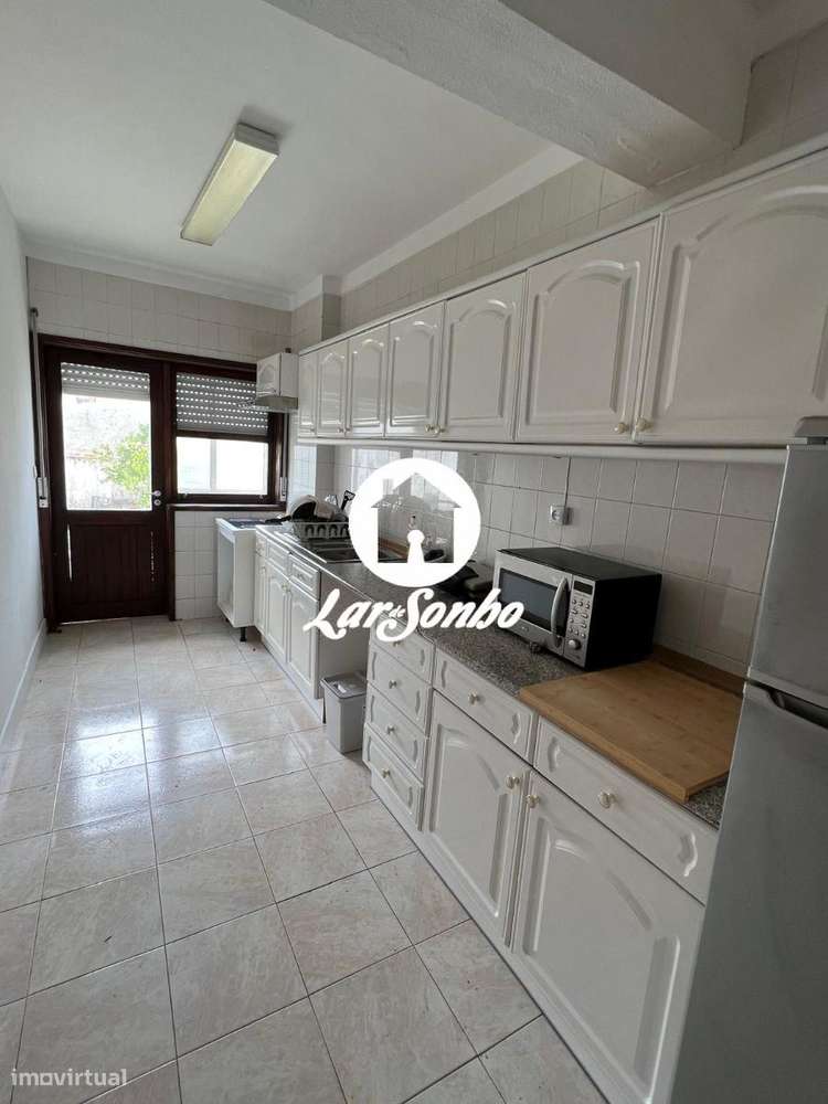 Apartamento T2 com CAVE e TERRAÇO de 80m2 à constituição-18