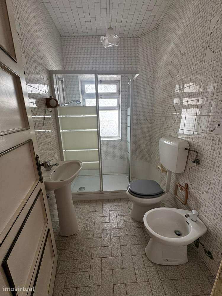Apartamento T2 à venda na rua General Humberto Delgado - Grande imagem: 4/17