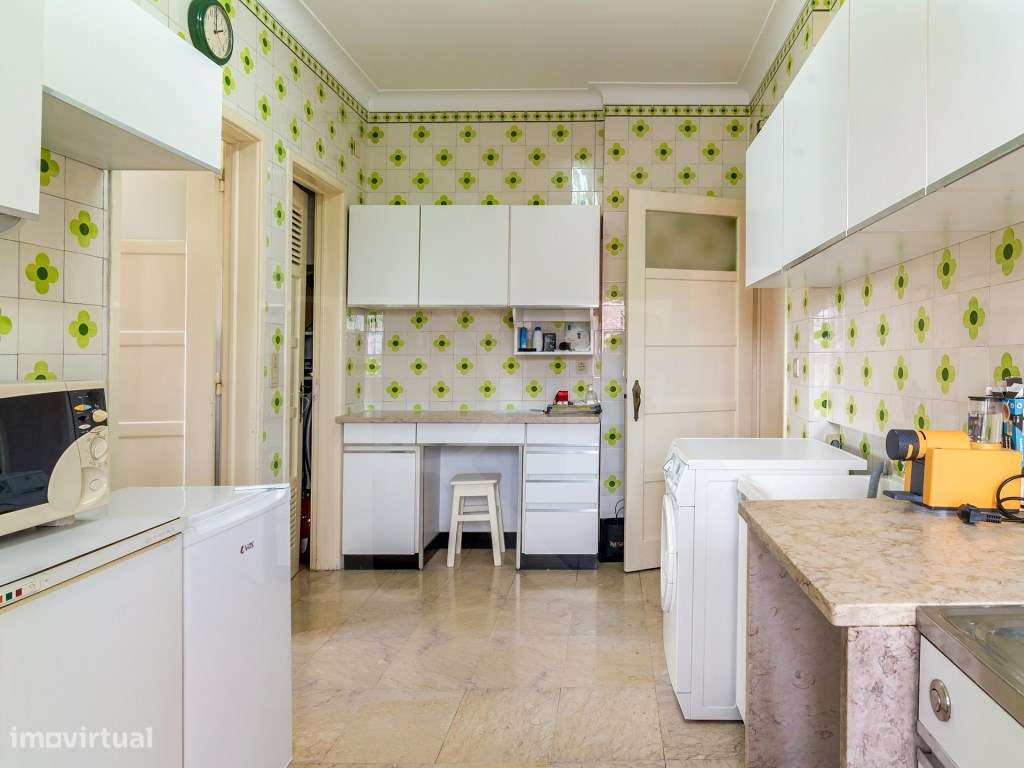 Apartamento T5 com garagem na Estrela-14