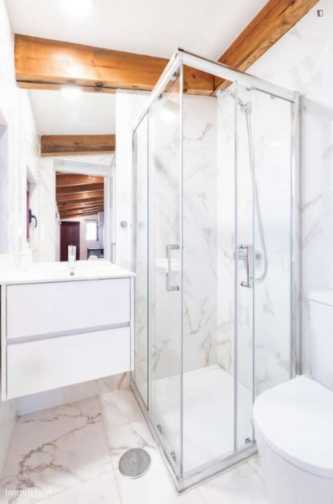 Quarto - localizado em Lordelo do Ouro Porto - Grande imagem: 5/18