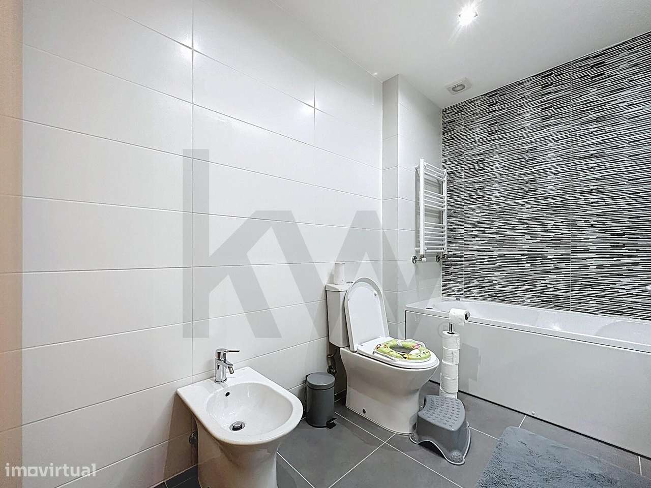 Apartamento T2 c/ Garagem Fechada em Perfeito Estado- Urbanização Pass-27