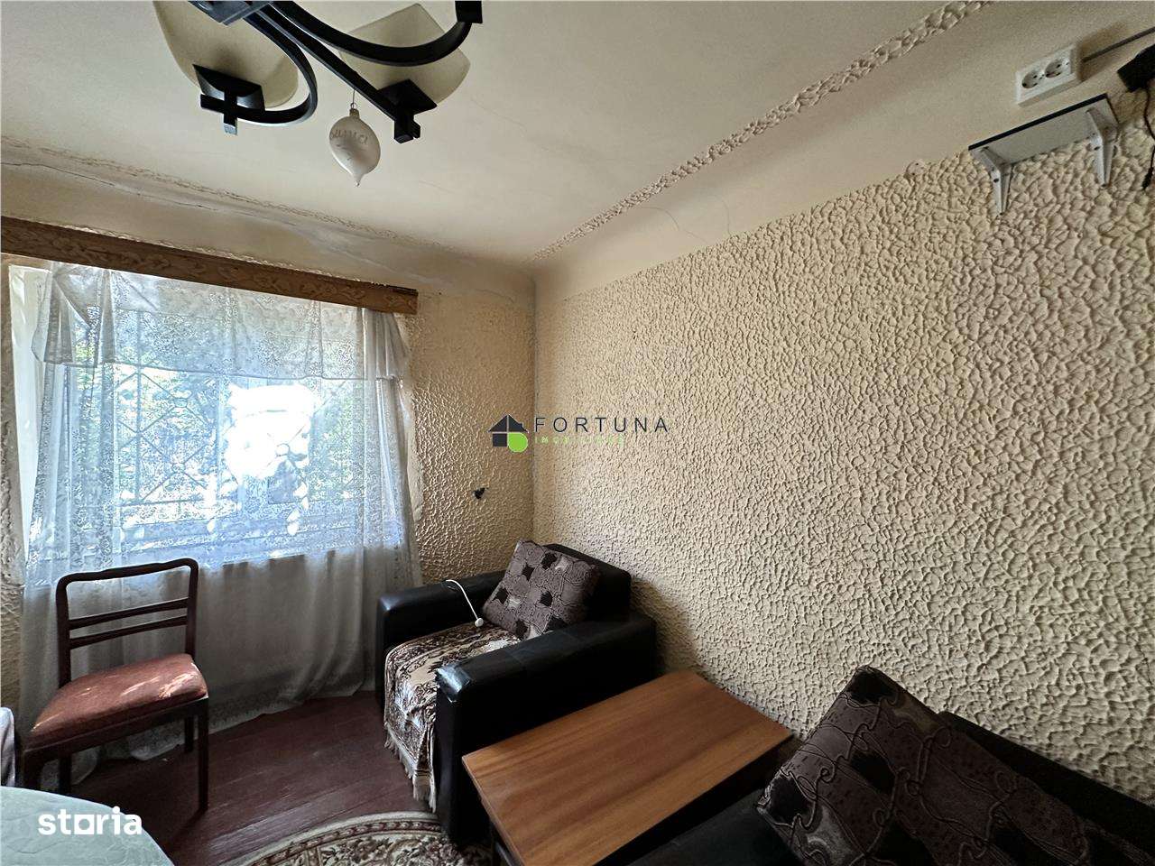 Casa de vanzare în zona linistita - Imagine principală: 4/10