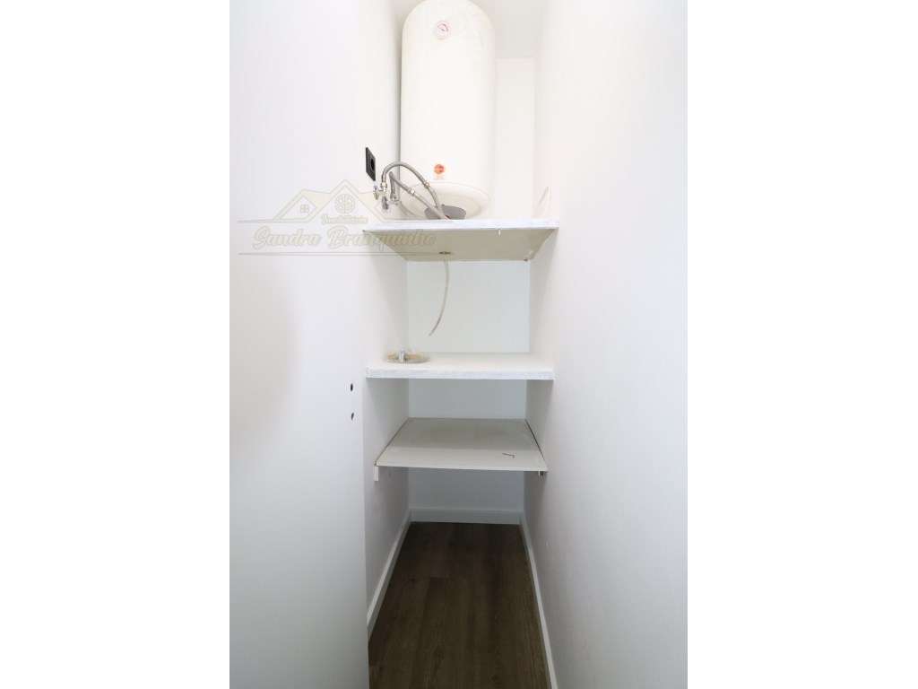 Apartamento T2 RENOVADO em Santa Cruz-28