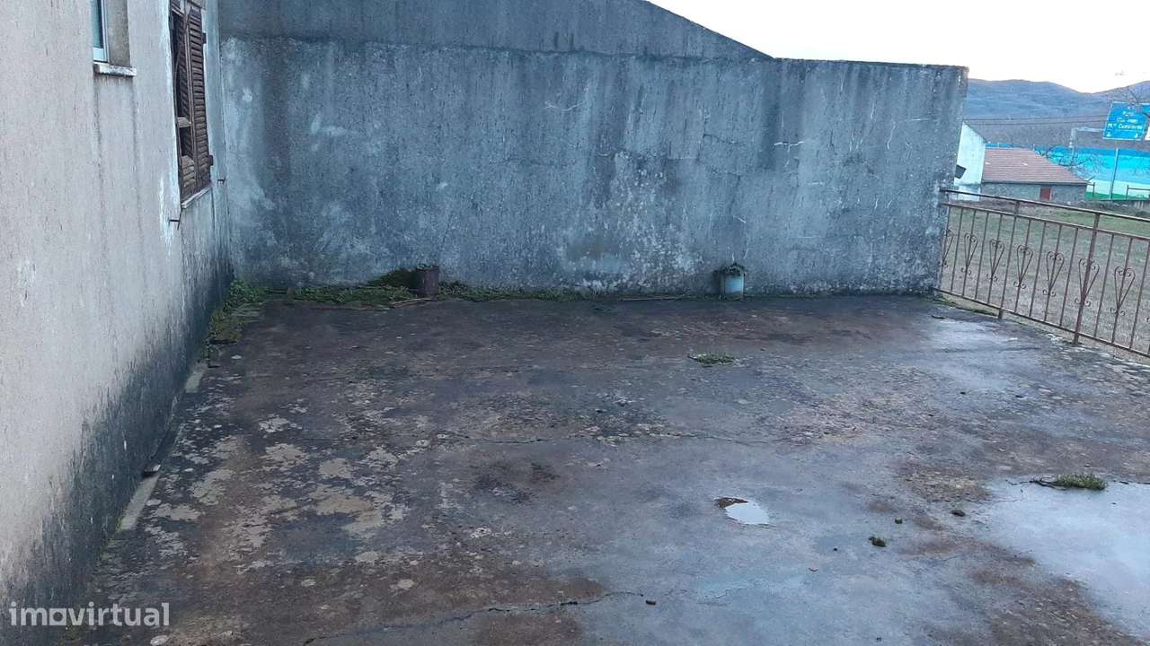 Espaçosa Casa para reabilitar à Venda em Salsas, Portugal - Grande imagem: 5/28