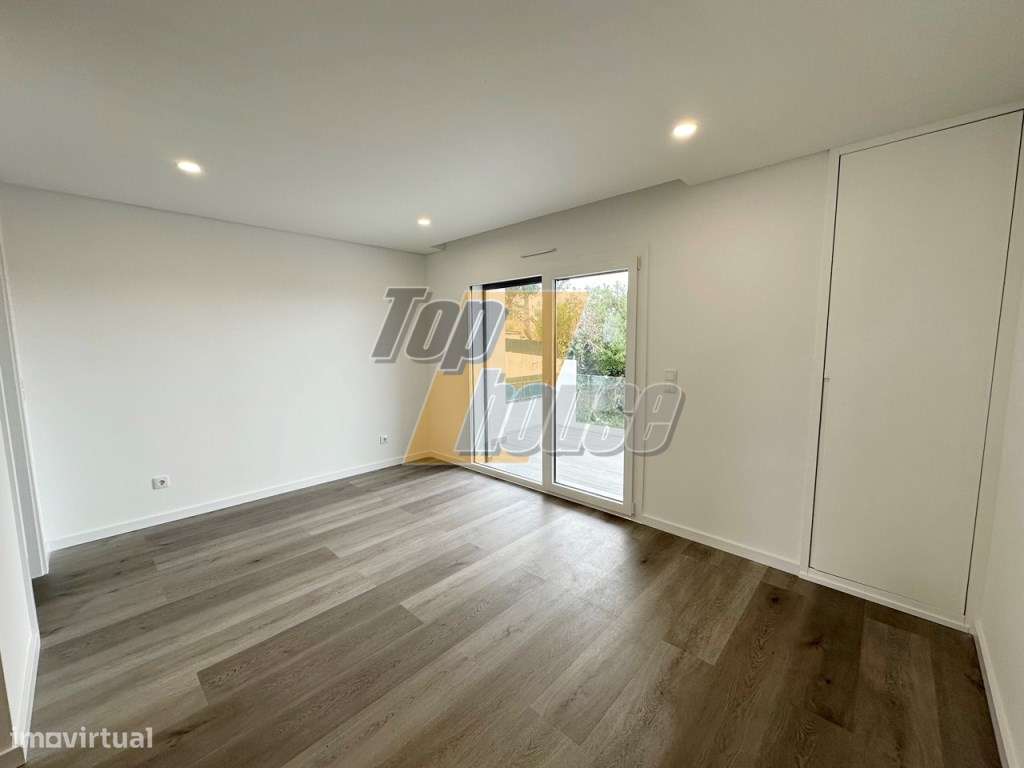 Moradia Isolada T4 Sobreda-21