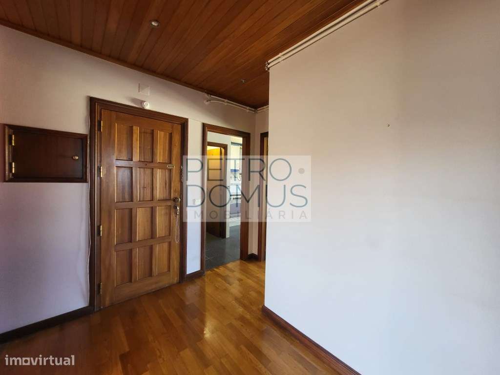 APARTAMENTO T3 | GARAGEM | VISTA CIDADE-3
