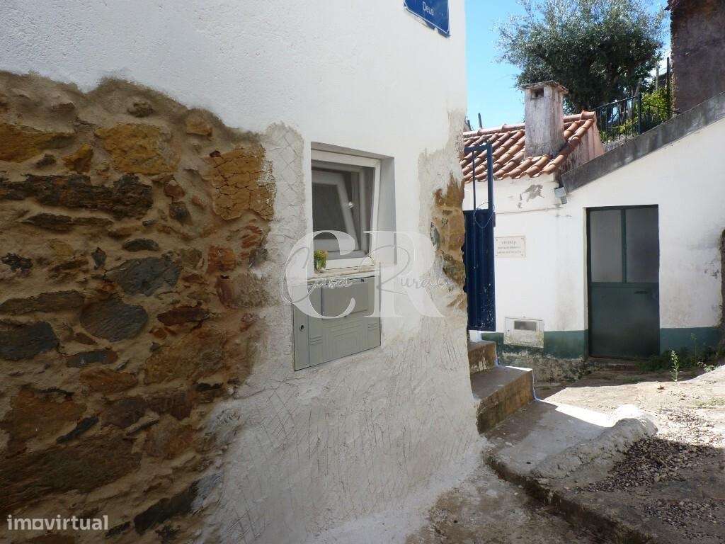 Duas casas habitáveis numa aldeia tradicional de montanha em Alvares,-58