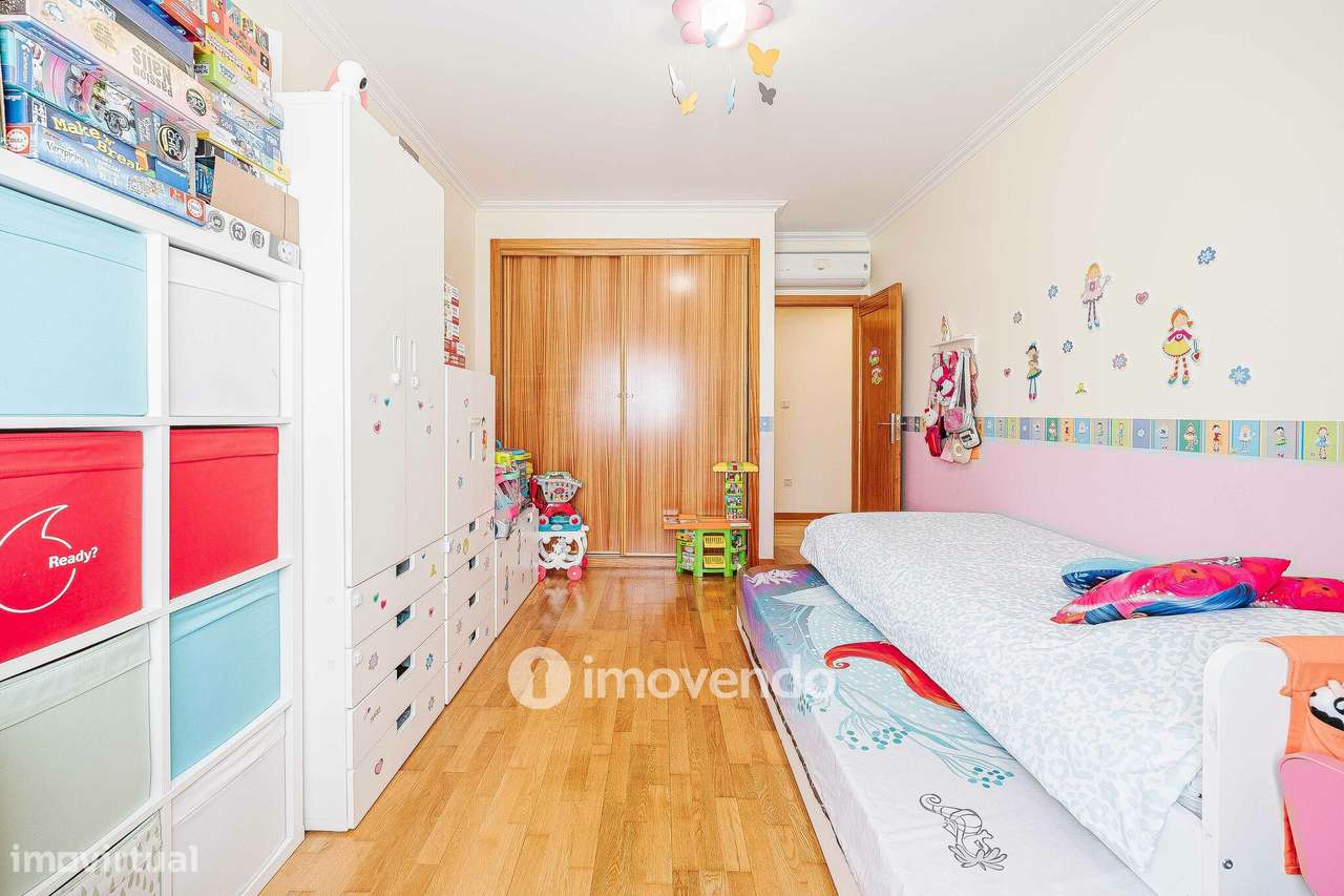 Apartamento T2, com estacionamento e arrecadação, em Vialonga-28