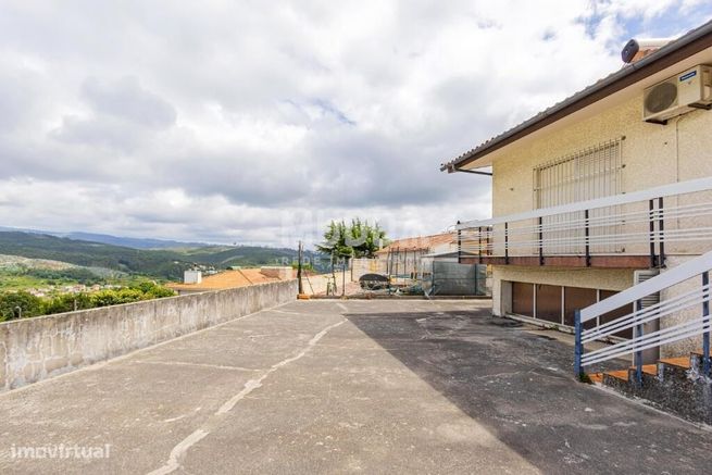 Moradia Espaçosa e Versátil em Oliveira de Azeméis-25
